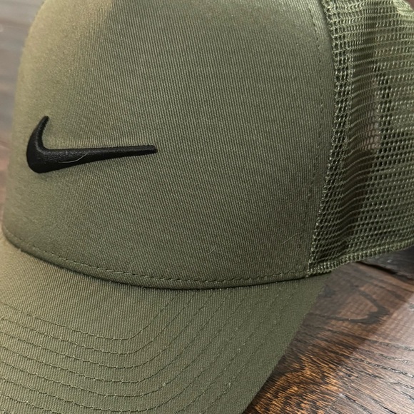 Mens Nike Olive Green Trucker Hat Size M/L - Picture 2 of 16